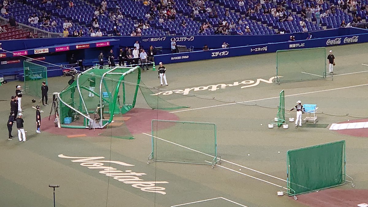 Naopy3's tweet photo. バンテリンドーム到着🏟️
中日対ソフトバンク戦。
ソフトバンクの中村晃選手バッティング練習中🏏 https://t.co/p4mz3UPiqF