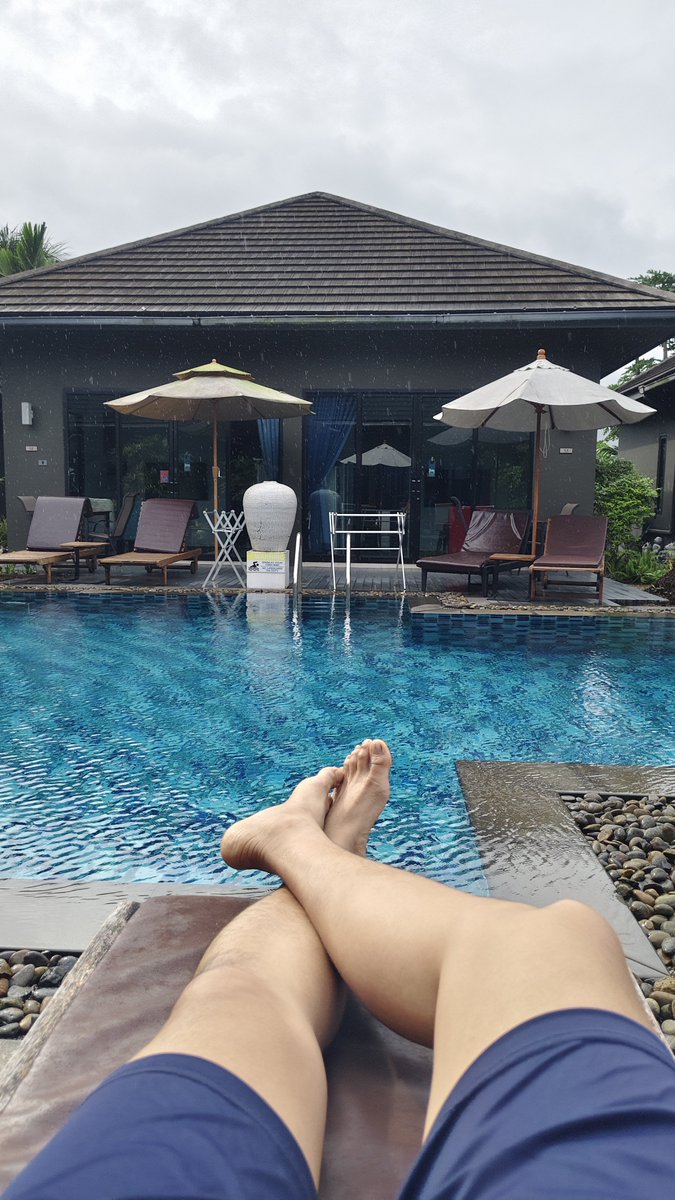 FixxService's tweet photo. หาดใหญ่ มันมีแบบนี้ไหมนะ

ช่วงนี้ หน้า Low season ฝั่งอันดามัน ห้องพักแถวนี้ถูกมาก
มาจ่าย Walk in คืนละ 1,xxx ต้นๆ แต่ได้วิลล่าทั้งหลัง

คนไม่เยอะ มีแต่คนต่างชาติ มานอนเก็บแดดอ่อนๆ ช่วงนี้ได้อยู่ครับ

ขอบคุณพี่ๆ Adang Sea tour ที่หาที่พักแจ่มๆให้ครับ https://t.co/ktZyDIE2K8