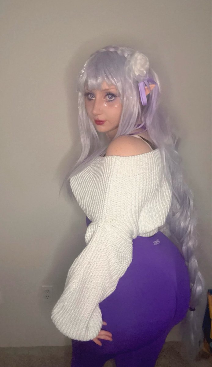 Hazy_Kitsune's tweet photo. New Emilia cosplay 💜
#rezero #emiliatan https://t.co/Oi08AA8dya