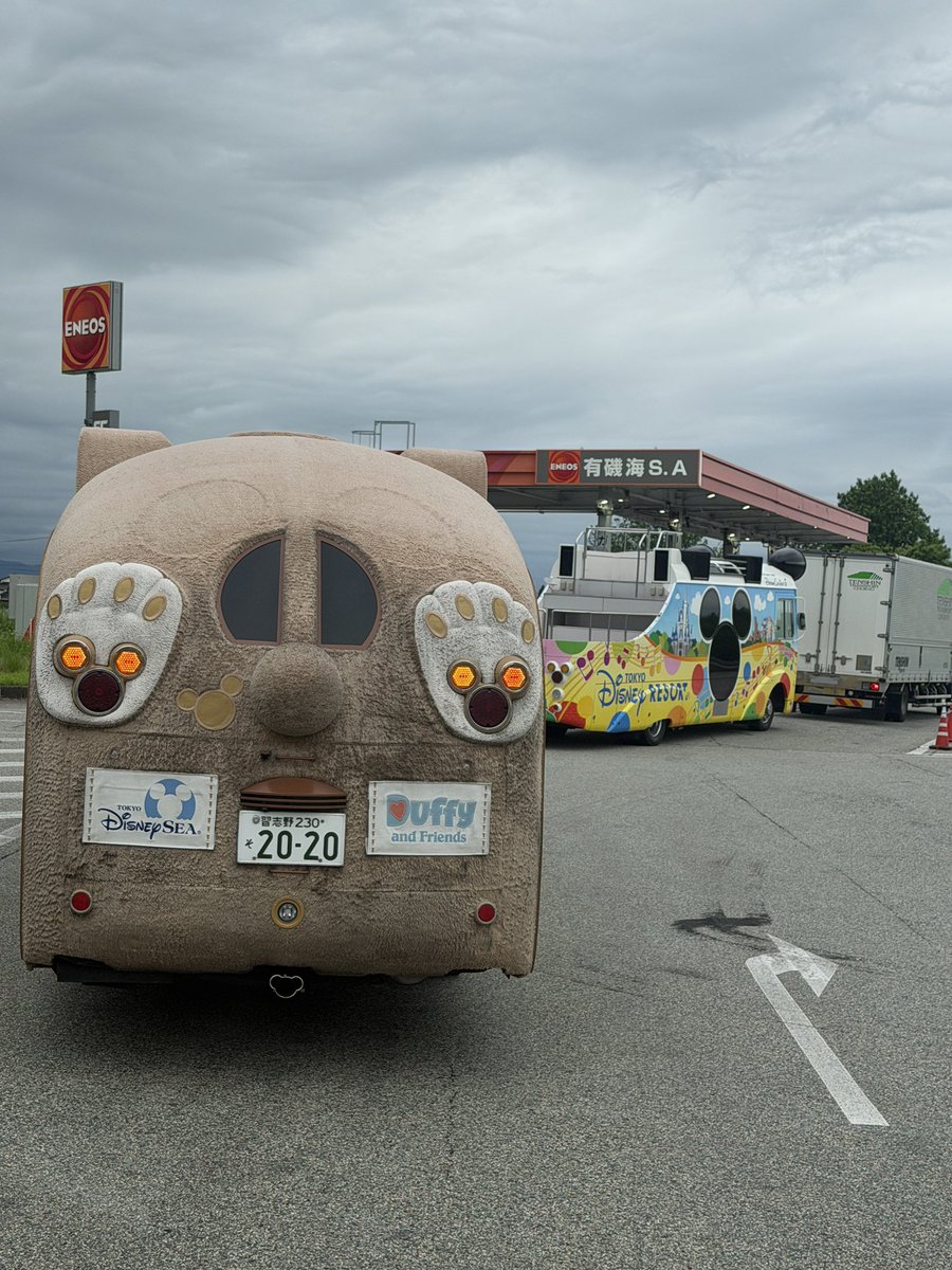 HELLMADECANDY's tweet photo. ディズニーランドの自動車おった https://t.co/NuVJyUD4y1