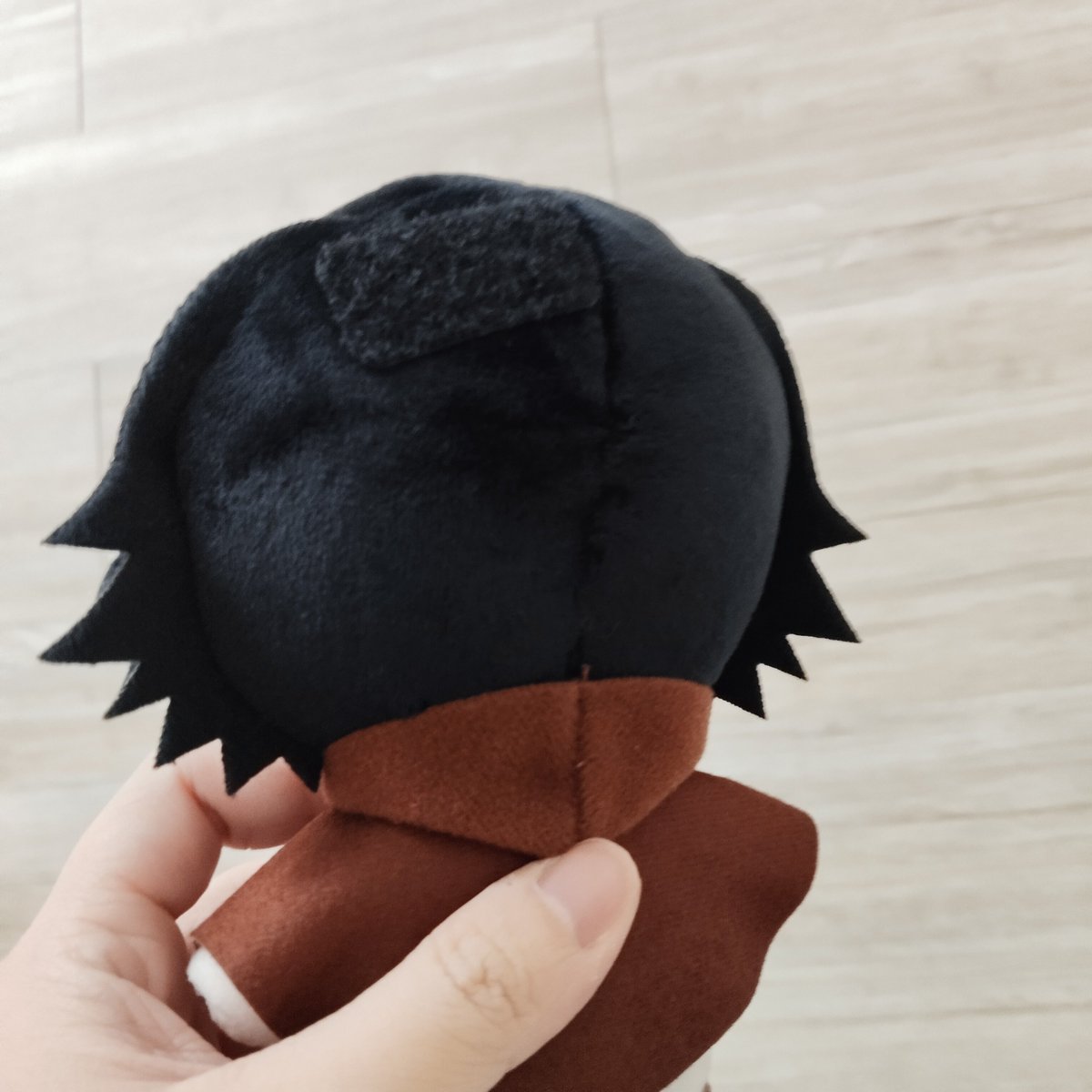 imoimo_ry's tweet photo. 帽子和頭頂有魔鬼氈，可以讓帽子歪歪地戴著😮
（另一個素敵帽子君的娃娃就沒有這個！） https://t.co/q03RkYVQag