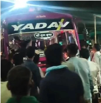 DeshbandhuMp's tweet photo. https://t.co/lKLq0OCpch
खंडवा: सीट के विवाद में पूर्व सरपंच ने बस पर कराया 50 लोगों से हमला, जमकर तोड़फोड़, यात्री भागे
#KhandwaNews #BusAttack #MPCrime #RoadRage #KhandwaPolice #IndoreBurhanpurBus
@KhannaPolice @MPPoliceDeptt https://t.co/BDrGiQX5Y1