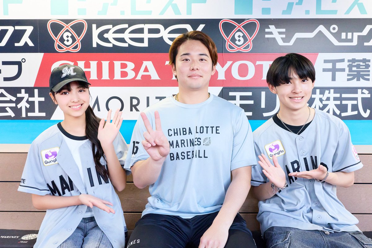 nicopuchi_info's tweet photo. ／
夏休みは友だちや家族と
プロ野球観戦⚾️
＼

#千葉ロッテマリーンズ
@chibalotte 
#毛利海大 選手 #西川史礁 選手 #横山陸人 選手に、ルナとアサハルの千葉出身ペアがインタビュー🎤🤍

記事はココから📚▶︎▶︎https://t.co/3D9jD5FSMR

#浅井陽人　#静瑠菜　#ニコプチ https://t.co/SJqOvgQFRL