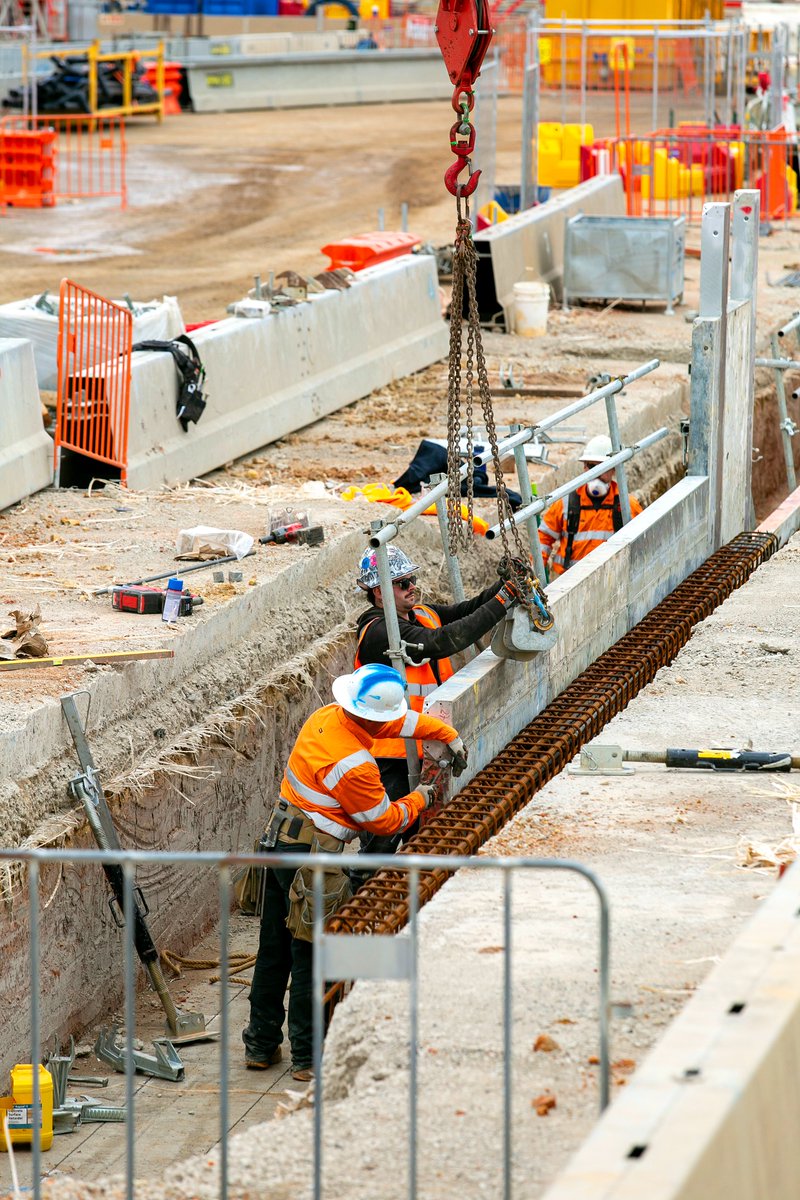 suburbanloop's tweet photo. Monash in action.

Station excavation starts this year. https://t.co/dyaUhntwuN