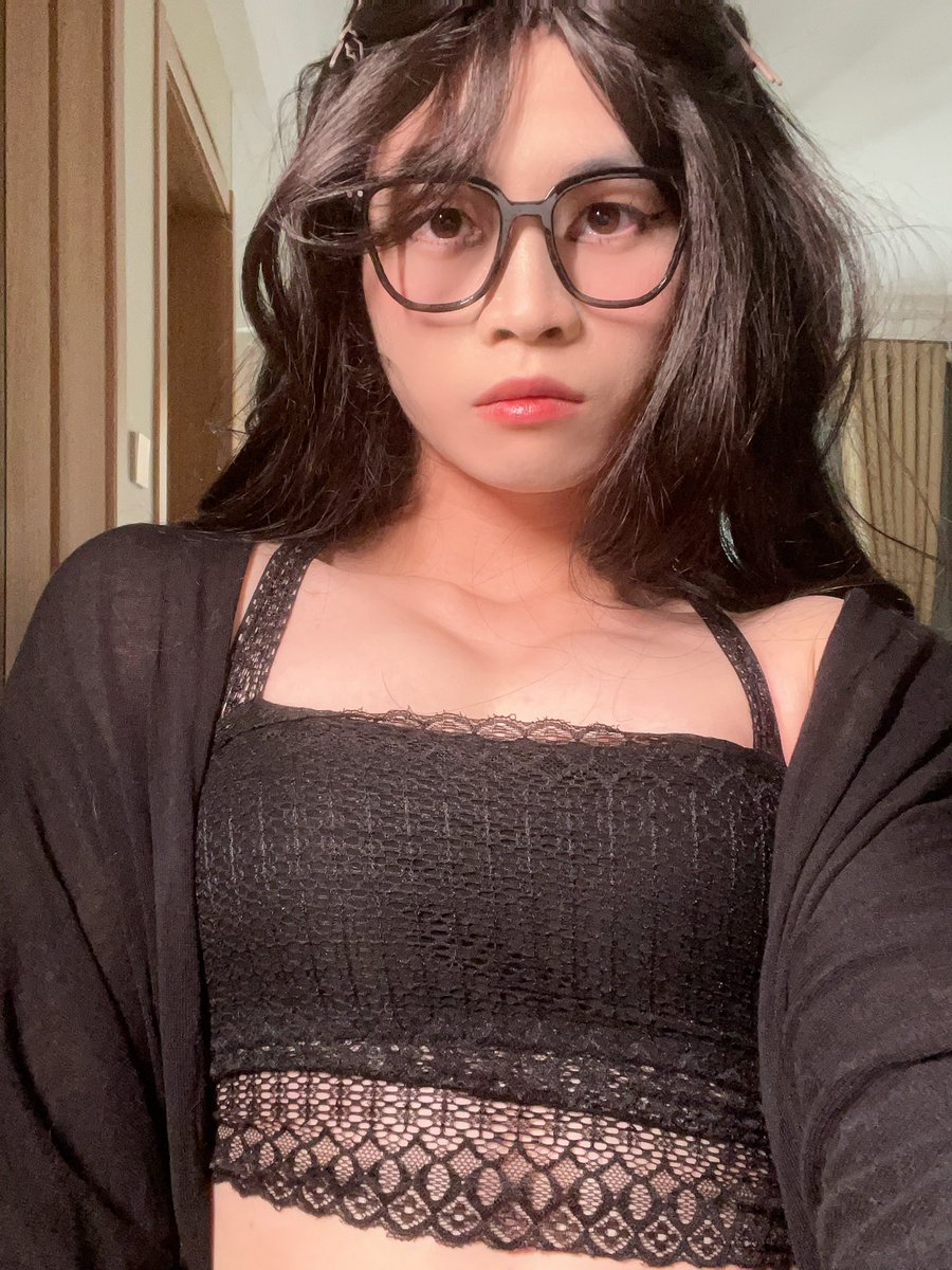 bb_sss12's tweet photo. 戴眼镜还是不戴好呢？ https://t.co/uy7NfhEsqc