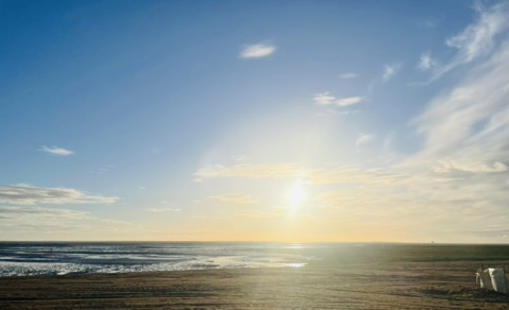 DebbieFishman08's tweet photo. Early one, but so worth it 🌅🏖️🥰💛💙👌😍
#cleethorpes https://t.co/i9VBkOaTGb