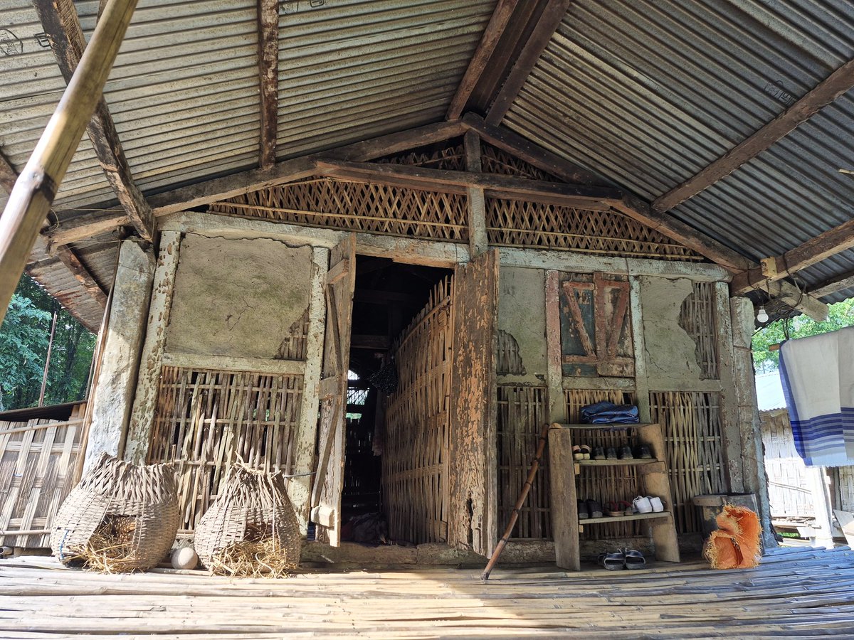 BBinduB's tweet photo. Last day on #Majuli Island,world's largest river island losing 1-2 km annually to erosion. Yet communities there continued celebrating Bihu, preserving centuries-old traditions, maintaining heritage while their land disappeared.Monks. Mishing people. Resilience beyond words. https://t.co/pWPDcvKdU6
