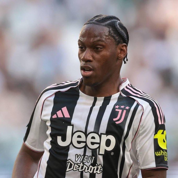 BianconeriZone's tweet photo. According to Tuttosport’s reconstruction, a phrase reportedly emerged from Vlahovic during the renewal talks was:

“Why should I be paid like David?” 

Via: @ilbianconerocom https://t.co/M1H8MhyuTn