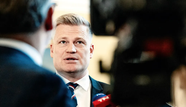 echo24cz's tweet photo. Uršula ty větrníky na Vysočině prostě chce. EK intervenuje proti Turkovi 
https://t.co/C0MjivCzVD https://t.co/xHoPZ24xMA