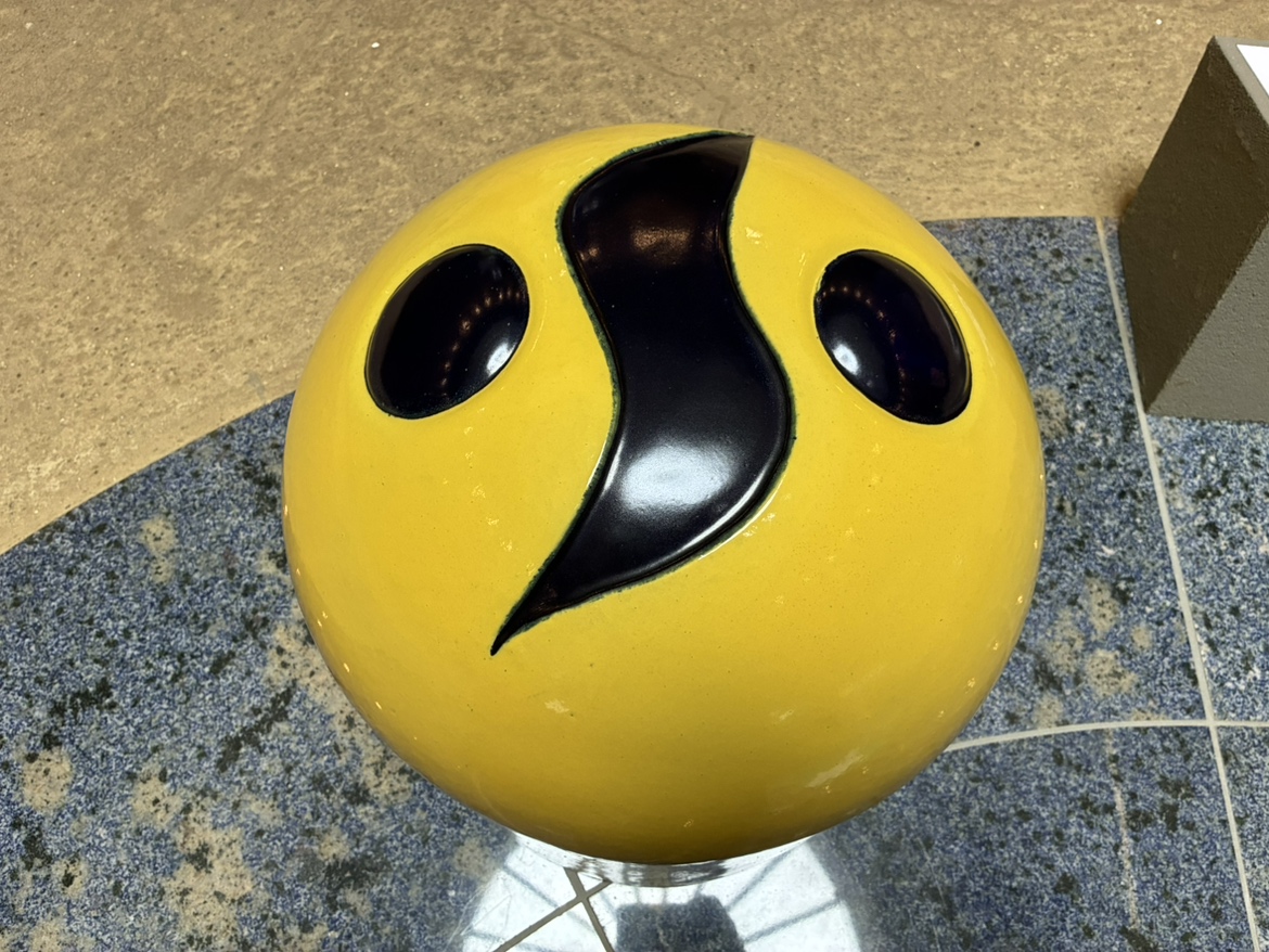 taromuseum's tweet photo. ただいまエントランスではさまざまな《坐ることを拒否する椅子》を展示中ですが…… 
皆さんの推しの拒否椅子さんはいますか？👀
よかったら教えてください☆ https://t.co/TMFjQcb6Dn