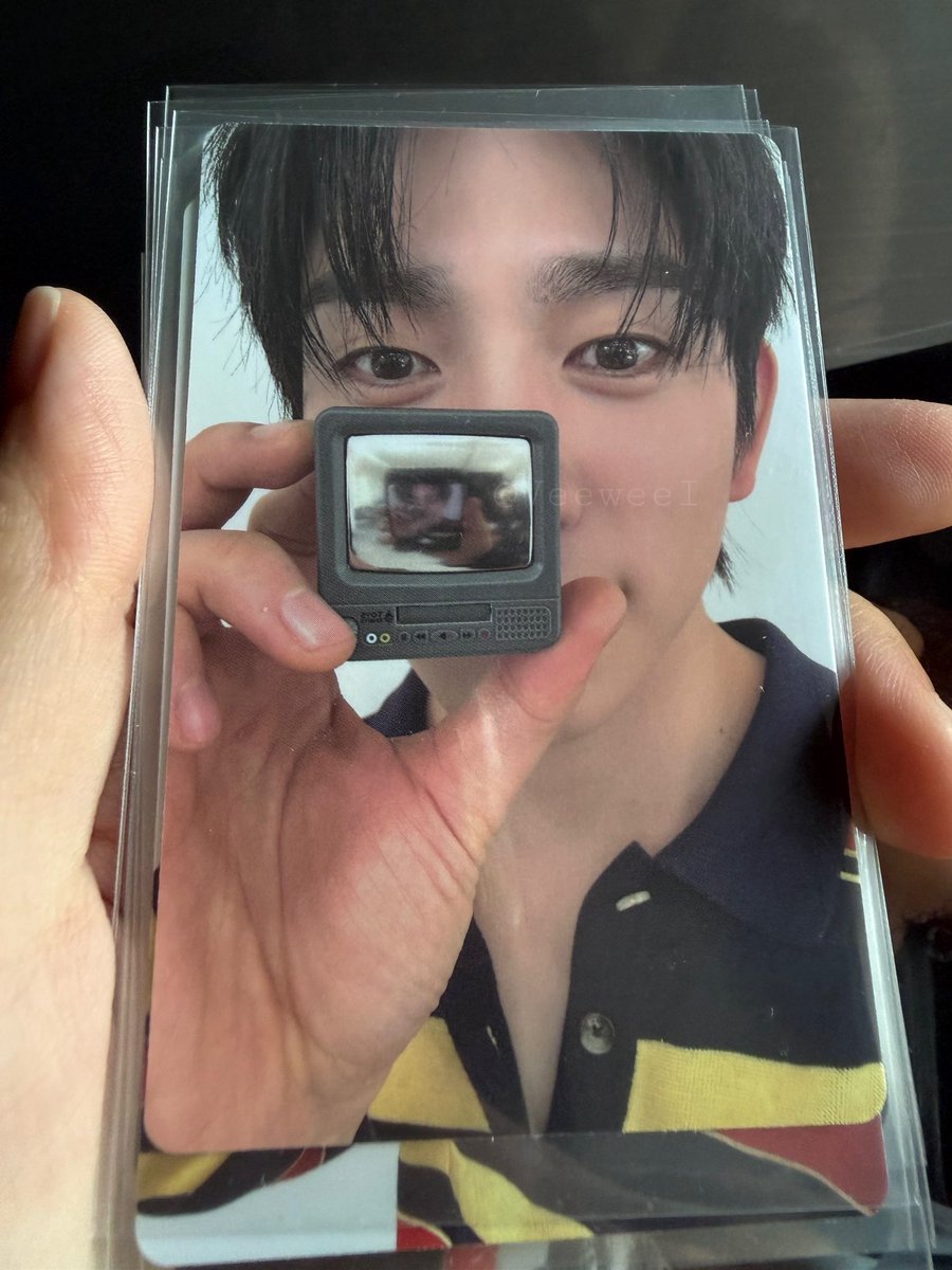 Pepiiiwee's tweet photo. 📍📍 พร้อมส่ง 

เปิดหาร TV  กาชาปองแบบน้องจินยอง  

ตามรูปการ์ดในอัลบั้ม Said&amp;Done 🧡

ราคา 200 บาท รวมส่งแล้วค่ะ 

สนใจเดม 💌
#ตลาดนัดอากาเซ่ https://t.co/qleGMJRGo3