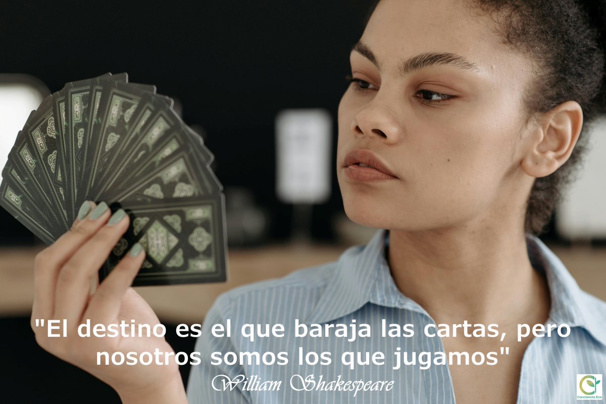 concienciaeco's tweet photo. Una #reflexión para cada día:
"El destino es el que baraja las cartas, pero
nosotros somos los que jugamos"
#WilliamShakespeare
#medioambiente #cartas #destino #vida #camino #barajar #jugar #juego #pensamiento #mente #sabiduría #actitud #perspectiva #filosofía #psicología #existo https://t.co/oBOjdwWESe