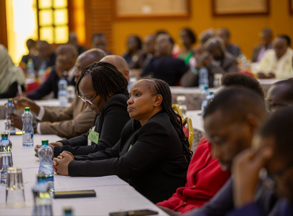 AICS_Nairobi's tweet photo. 🇮🇹🤝🇰🇪 A milestone for public sector leadership in Africa! The @KSGKenya &amp; Italy's SNA kicked off yesterday a training for ~100 Kenyan senior officials in Procurement, Debt Management &amp; Digitalization. 
Not a one-way lecture, a real exchange where knowledge flows both ways 🌍🤝 https://t.co/hTGPD9RpWl