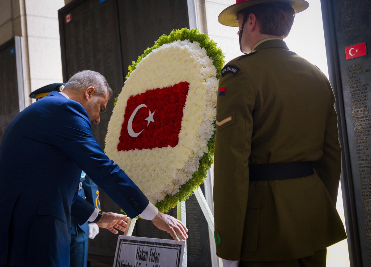 MFATurkiye's tweet photo. Minister of Foreign Affairs @HakanFidan laid a wreath at the War Memorial of Korea, in Seoul. https://t.co/YPmPvyVOyJ