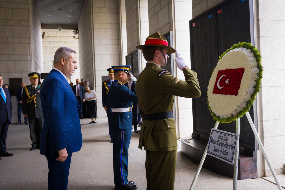 MFATurkiye's tweet photo. Minister of Foreign Affairs @HakanFidan laid a wreath at the War Memorial of Korea, in Seoul. https://t.co/YPmPvyVOyJ