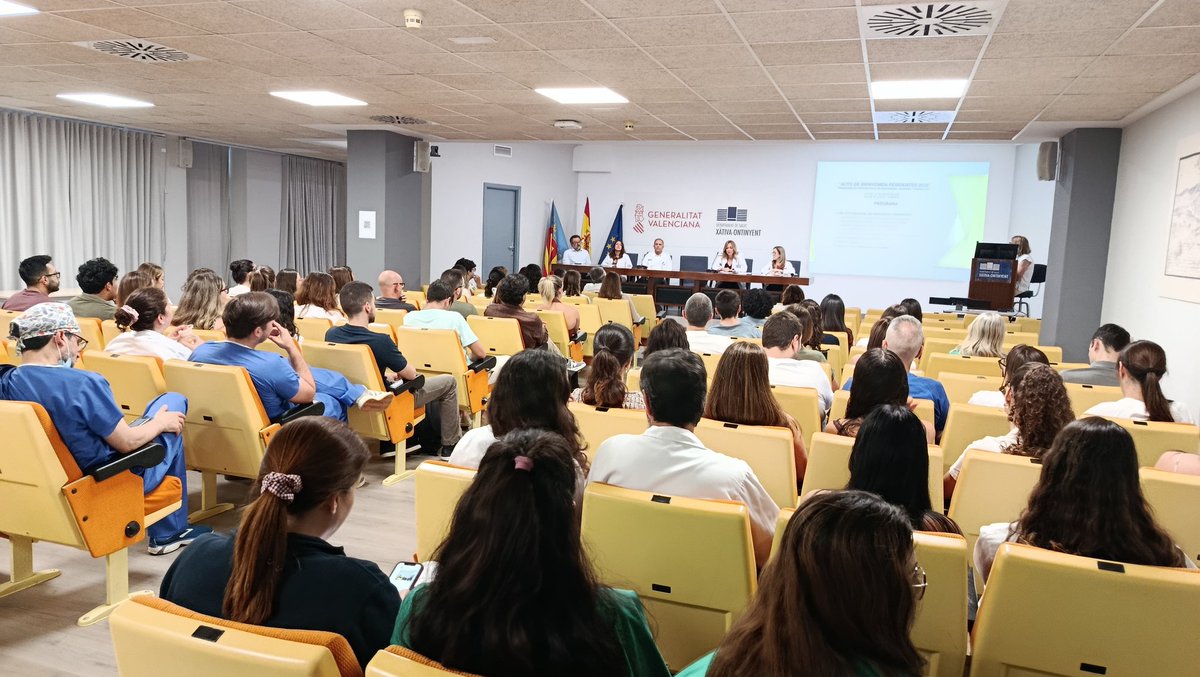 GVAdsxo's tweet photo. Donem la benvinguda als nous residents de medicina, infermeria i psicologia que han escollit el nostre Departament per formar-se. Hui comencen als nostres centres i hospitals 23 MIR, 10 EIR i 1 PIR https://t.co/cuwLSMDNbT