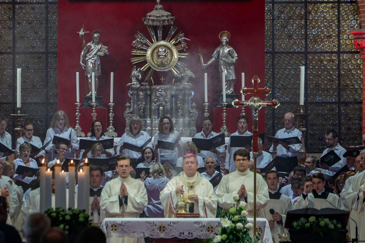RadioRodzina's tweet photo. Abp Józef Kupny: Świat potrzebuje ludzi, którzy żyją ewangelią, którzy czerpią z niej siłę do działania 

@Abp_Jozef  @archidiecezjawr @EpiskopatNews https://t.co/Dv0RL4T25u