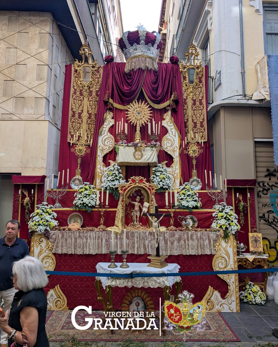 VirgenGranada's tweet photo. 🟡⚪ CORPUS CHRISTI 2025 🟡⚪

Altar instalado por la Hermandad de la Virgen de la Granada en C/ Bodegones para el paso del Santísimo este Jueves de Corpus en Granada.

⛪ | #VirgendelaGranada #HermandaddelaGranada https://t.co/yaGKiD2GhC