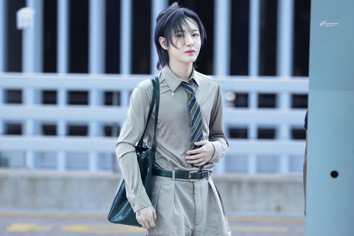 她的第零个耳洞 tweet media