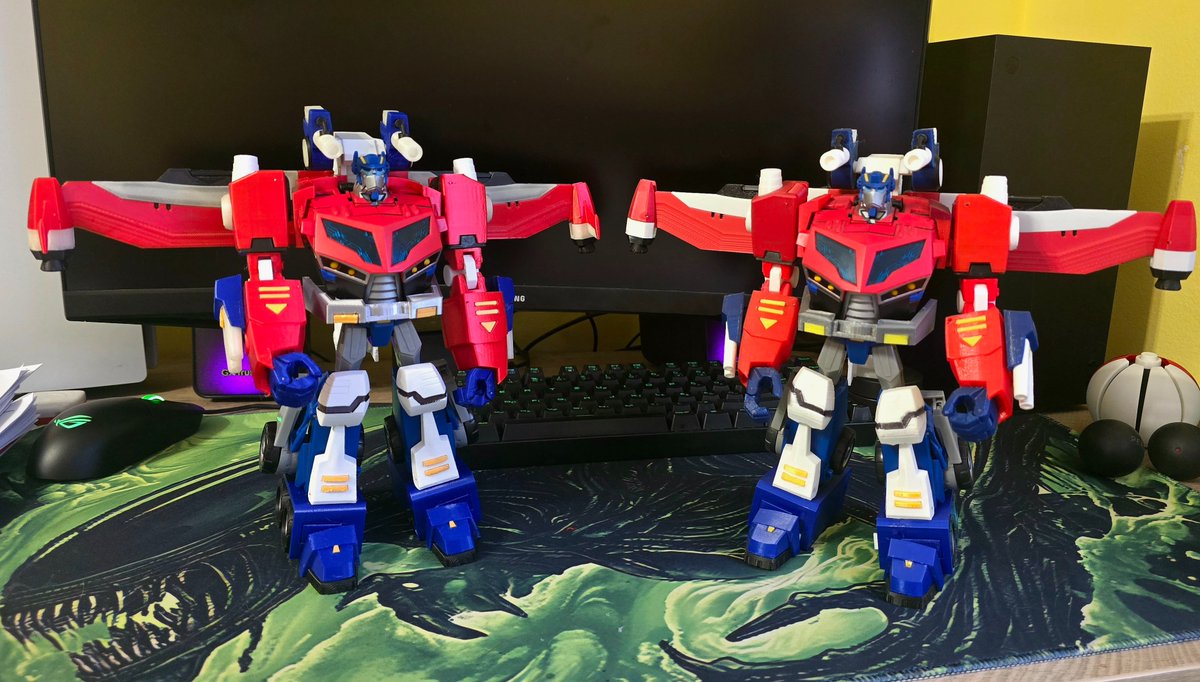 AngelusHUN's tweet photo. I got my hands on another animated voyager prime, so he got his own armor. This is a much more stable and uniform print than the first one. However, the hinge joint of the wings is still hell to keep together 🤣 @sam https://t.co/1yl9BAeBtB
