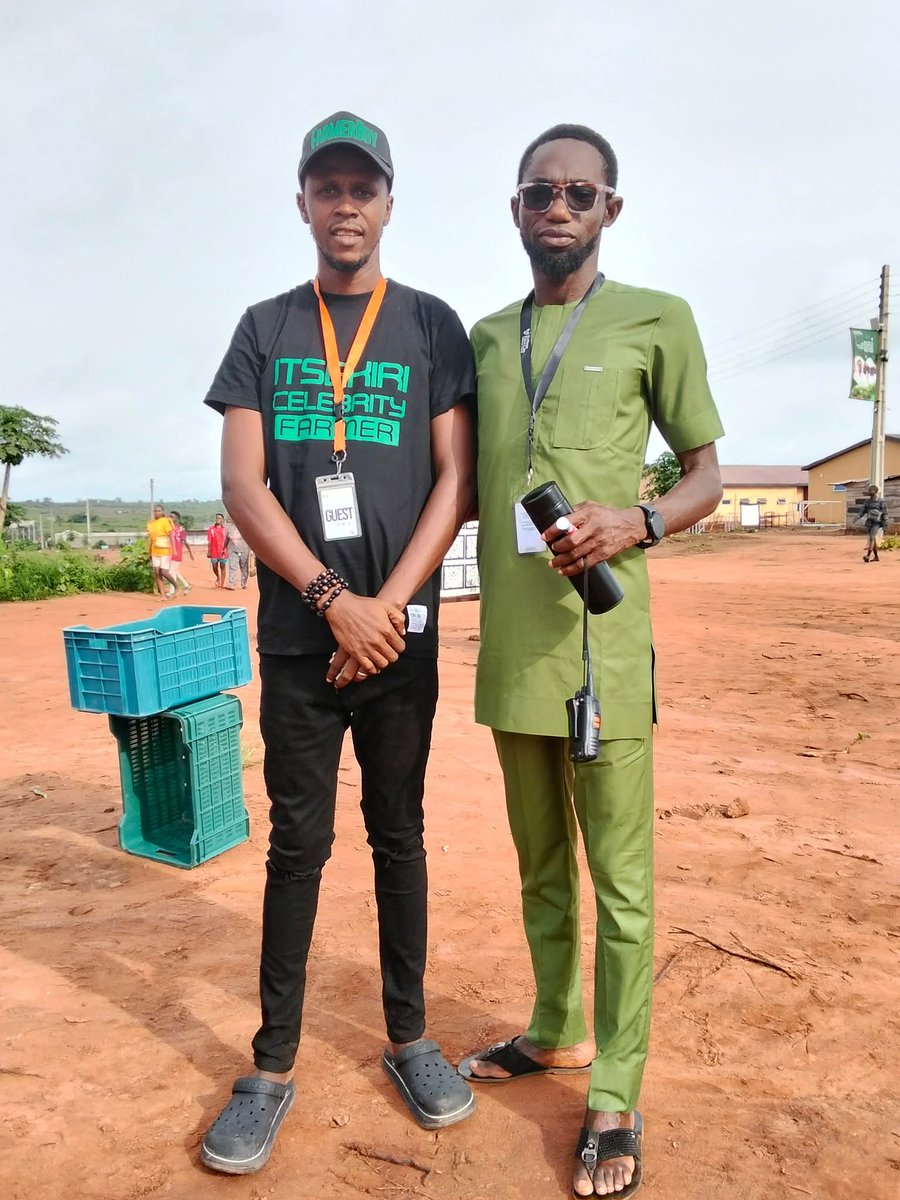 farmerboyIsrael's tweet photo. Throwback 2024 when I visited one of my bosses and mentors in the industry @Samsonprolific team lead of soiless farm abeokuta, one of the biggest greenhouse farms in West Africa with over 800 greenhouses.

Agribusiness is a very serious Business.
#creekfarmer
#farmerboy https://t.co/m2Hb07mQeD