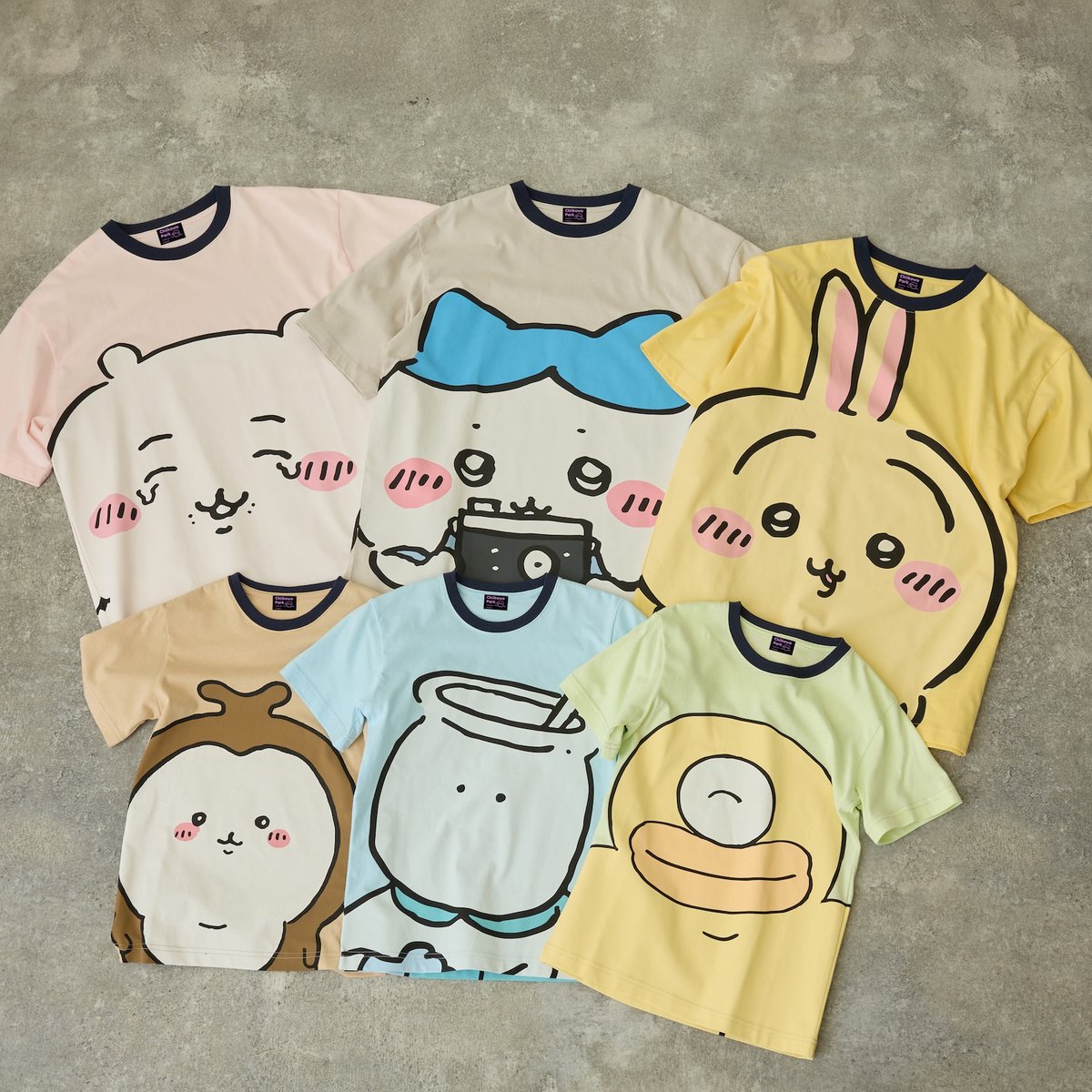 chiikawa_market's tweet photo. 🚩新商品🚩

『#ちいかわパーク Tシャツ（全6柄）』
・通常（S／M／L／XL）　各3,850円(税込)
・キッズ（110／130cm）　各3,300円(税込)

ビッグプリントで
たのしむ気 マンマンコーデ👕

家族や おともだちと おそろいも🧑‍🤝‍🧑

#ちいかわマーケット では
6/5(金)11時発売🚩

#ちいかわ https://t.co/SWWujuFDAO