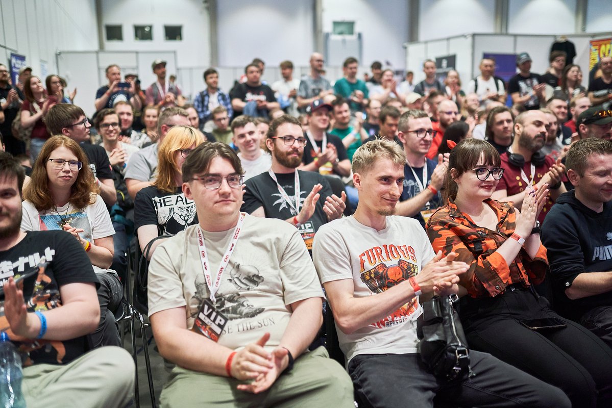 cdaction's tweet photo. Na CD-Action Expo przybyliście naprawdę licznie. 🙌 Może ktoś z Was odnajdzie samego siebie na tych zdjęciach? 👀 Dajcie znać w komentarzu!

fot. @WildHugeDot https://t.co/SFR4tWZoR4