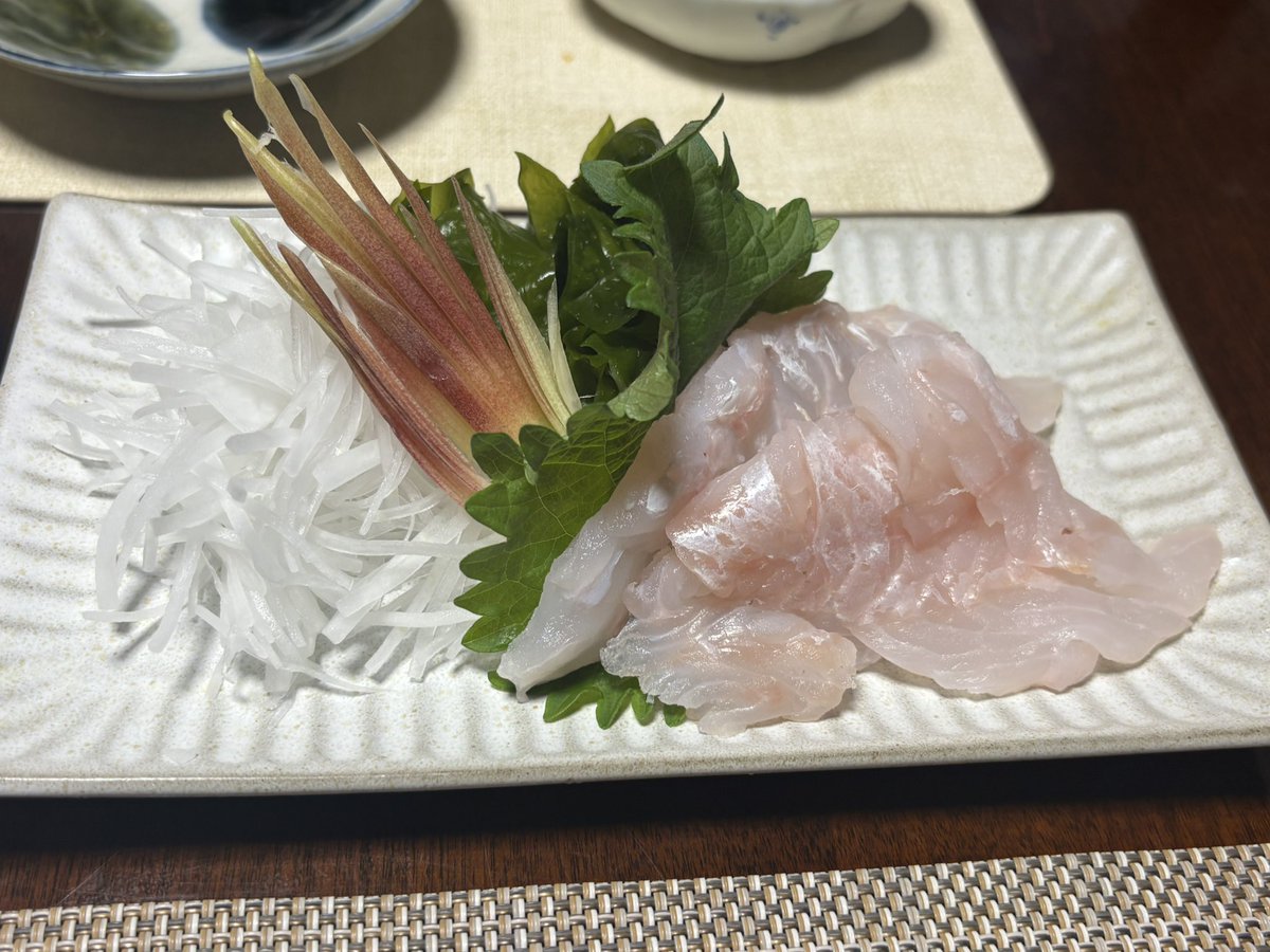 yozko2's tweet photo. 先日釣ったお魚は���ルパッチョ、お刺身、塩焼きになりました🐟
デザートプリンは友達の自家製〜うまし😋 https://t.co/I0TNFLMJlV