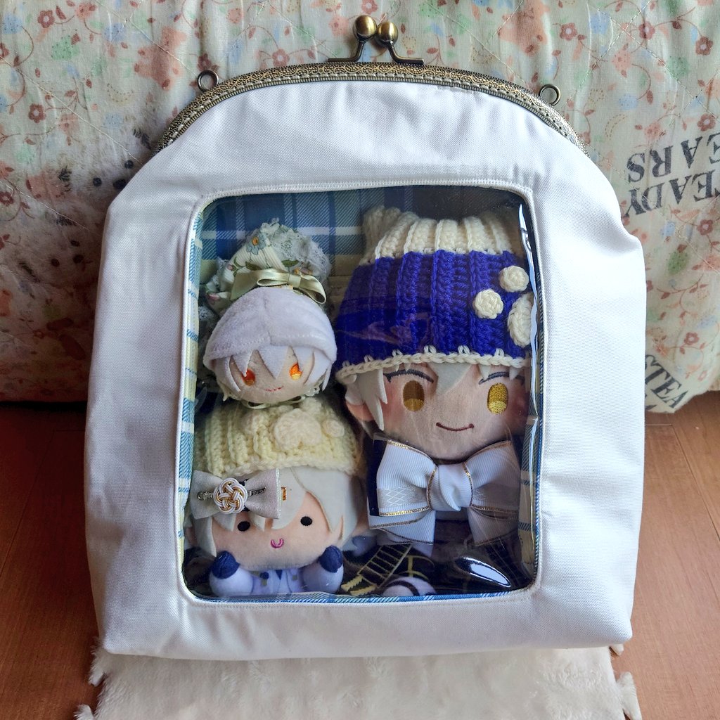 yaya_rii's tweet photo. あおなさん（@7740nanasio ）から素敵な贈り物をいただきましたっ！
貞ちゃんのカラーで、青と白と黄色のチェックがめっちゃ可愛い⚝.˖
中にもポケットがあって色々入れれそうなの嬉しいなぁᕷ˖٭
鶴さんの白色で更に嬉しいっ𖧷⁺.˖*
お出かけが楽しみですっ！！！
素敵な贈り物ありがとうございます！ https://t.co/seWte57SIp