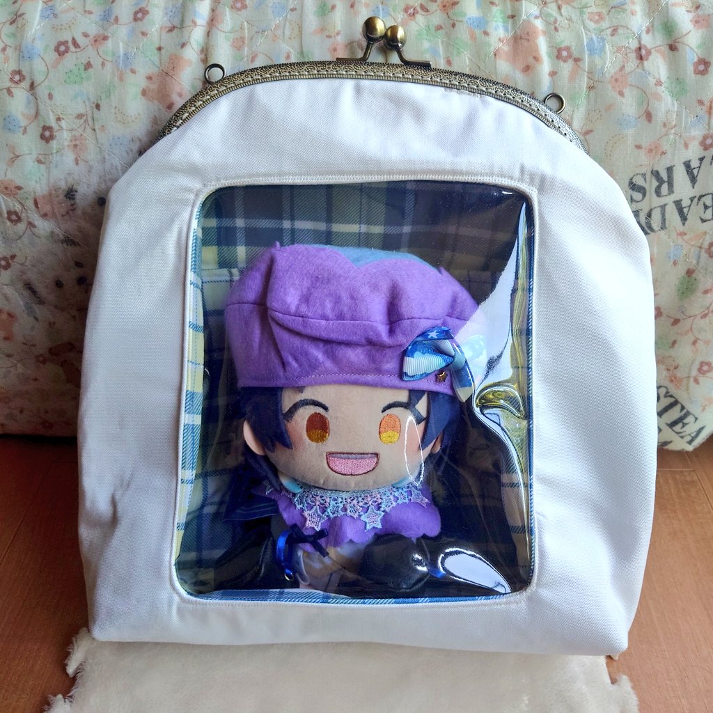 yaya_rii's tweet photo. あおなさん（@7740nanasio ）から素敵な贈り物をいただきましたっ！
貞ちゃんのカラーで、青と白と黄色のチェックがめっちゃ可愛い⚝.˖
中にもポケットがあって色々入れれそうなの嬉しいなぁᕷ˖٭
鶴さんの白色で更に嬉しいっ𖧷⁺.˖*
お出かけが楽しみですっ！！！
素敵な贈り物ありがとうございます！ https://t.co/seWte57SIp