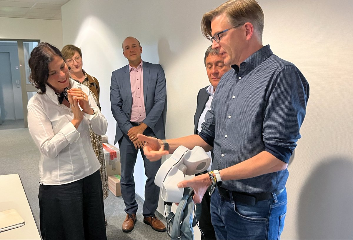 neuroconn's tweet photo. Very good and encouraging conversations during the work visit of Mrs. Boos-John, Minister for Economic Affairs, Agriculture and Rural Areas in Thuringia with Senior Investment Manager Katrin Uschmann from bm|t, @neurocaregroup board member /CFO Kevin Reader and our employees https://t.co/glWZ7R6VUa