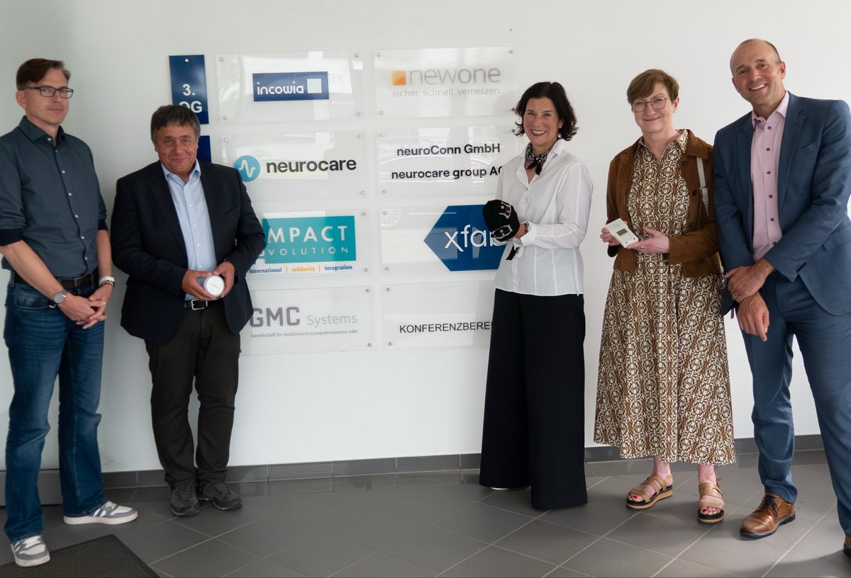 neuroconn's tweet photo. Very good and encouraging conversations during the work visit of Mrs. Boos-John, Minister for Economic Affairs, Agriculture and Rural Areas in Thuringia with Senior Investment Manager Katrin Uschmann from bm|t, @neurocaregroup board member /CFO Kevin Reader and our employees https://t.co/glWZ7R6VUa