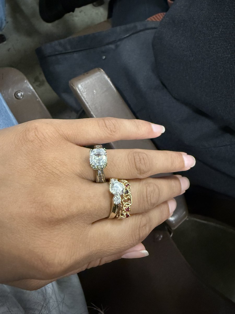 jedii_3's tweet photo. Me.? In love.? Yes, yes I am.
Shit, he got me blinged out 😮‍💨 https://t.co/lhI6ZUKVXa