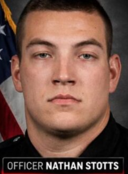 UndocCrime's tweet photo. 🚨 BODYCAM RELEASED: A Louisville officer is facing termination after fatally shooting an unarmed man during a reported mental health crisis. Full video below. 🎥👇Full Video: https://t.co/JOqPADYwJj   Full Story: https://t.co/fbghHmPRPR https://t.co/c9CUcAsHgg