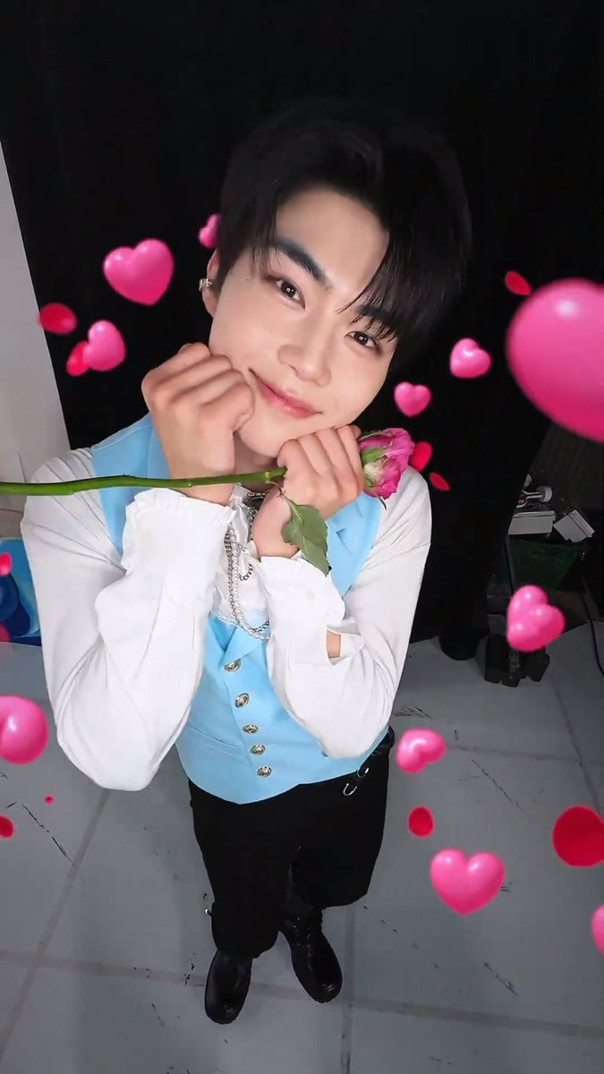 Cunwook's tweet photo. @chayeonui mbaaa mau bunga nya apa little prince nya mbaaa? . . (´｡• ◡ •｡`) ♡ https://t.co/06tzHOeCUh