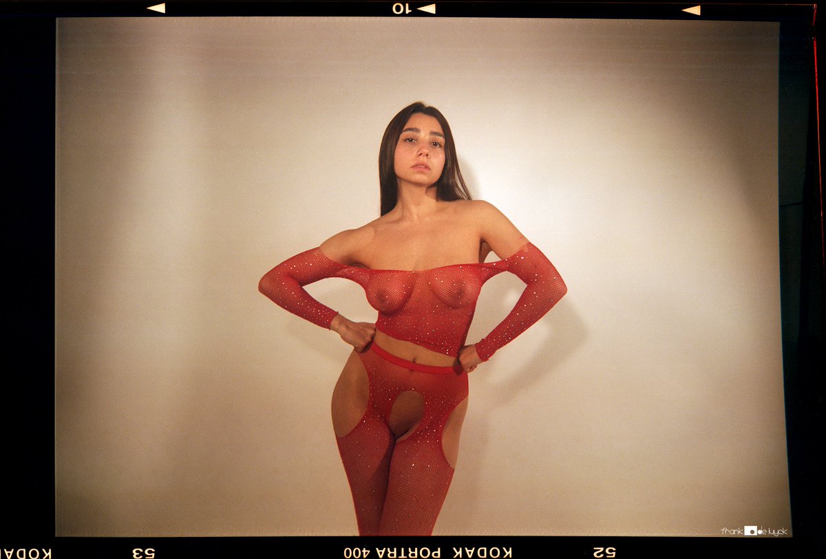 FrankDeLuyck's tweet photo. On/off sequence with Ericka #kodakfilm #mediumformat #120rollfilm #agfa #clack #vintage #portra400 #6x9format #color #kodak #concept #beauty https://t.co/F4rI183kKv