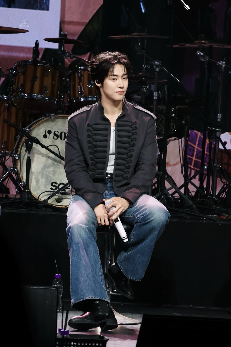 MinYueZ1's tweet photo. 260509 N.Flying 우사합 in Macau

다리 정말 길다🦦

#엔플라잉 #NFlying #이승협 https://t.co/q35FzZqUAo