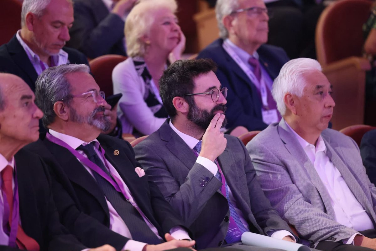 COIIM's tweet photo. Abrimos la jornada hablando de energía con el @mitecogob, de innovación con @Repsol, y de industria con el @gobmapa​
Abrimos hilo. 👇 https://t.co/gvcA8Cck4d