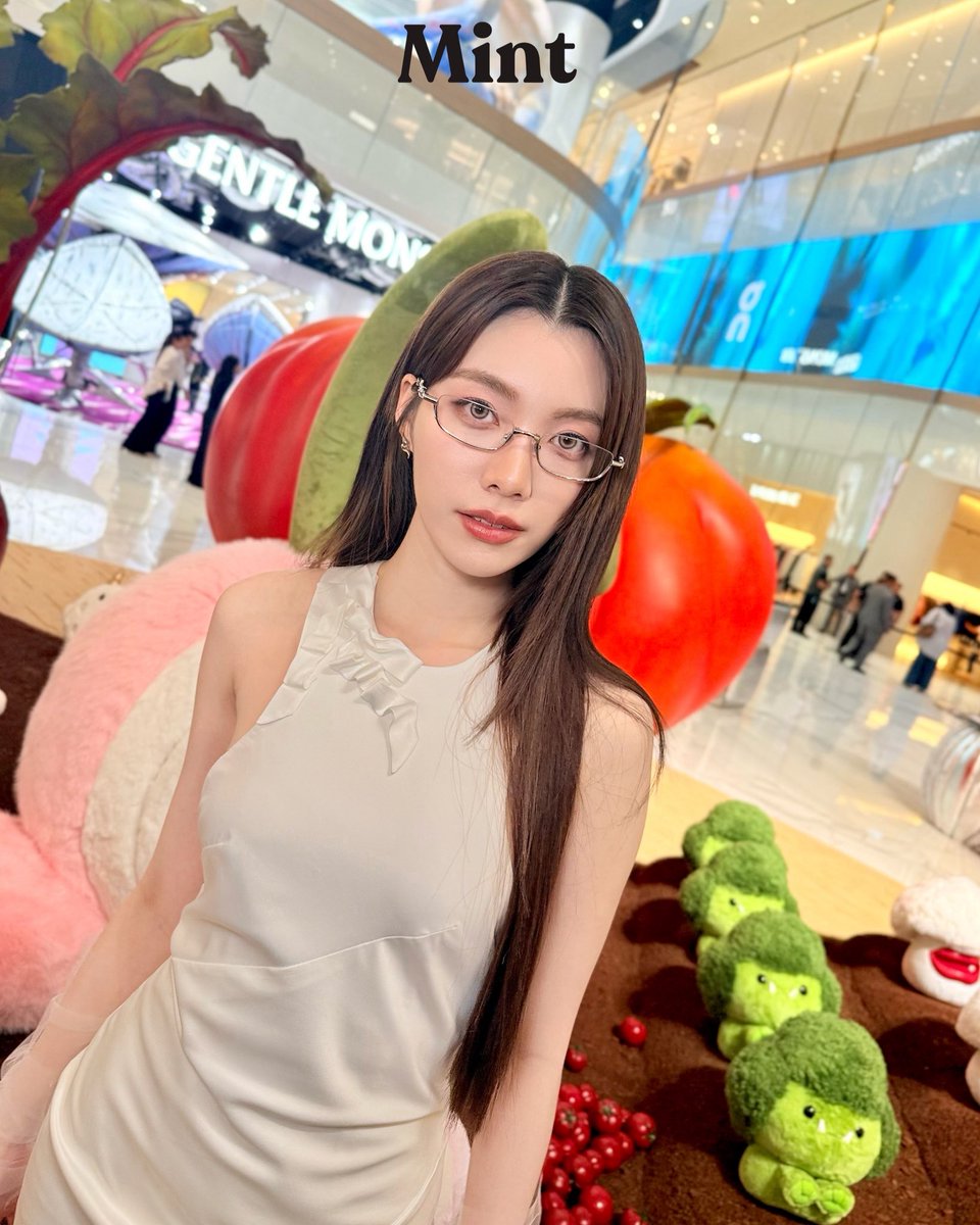 LingOrmTagTrend's tweet photo. เอานุไปทอด เอานุไปทอดดดดด!!!!!!

ORM VEGGIE POPUP ICONSIAM #OrmxGentleMonsterICONSIAM 
#OrmKornnaphat #ออมกรณ์นภัส https://t.co/j2kSCaTu5m