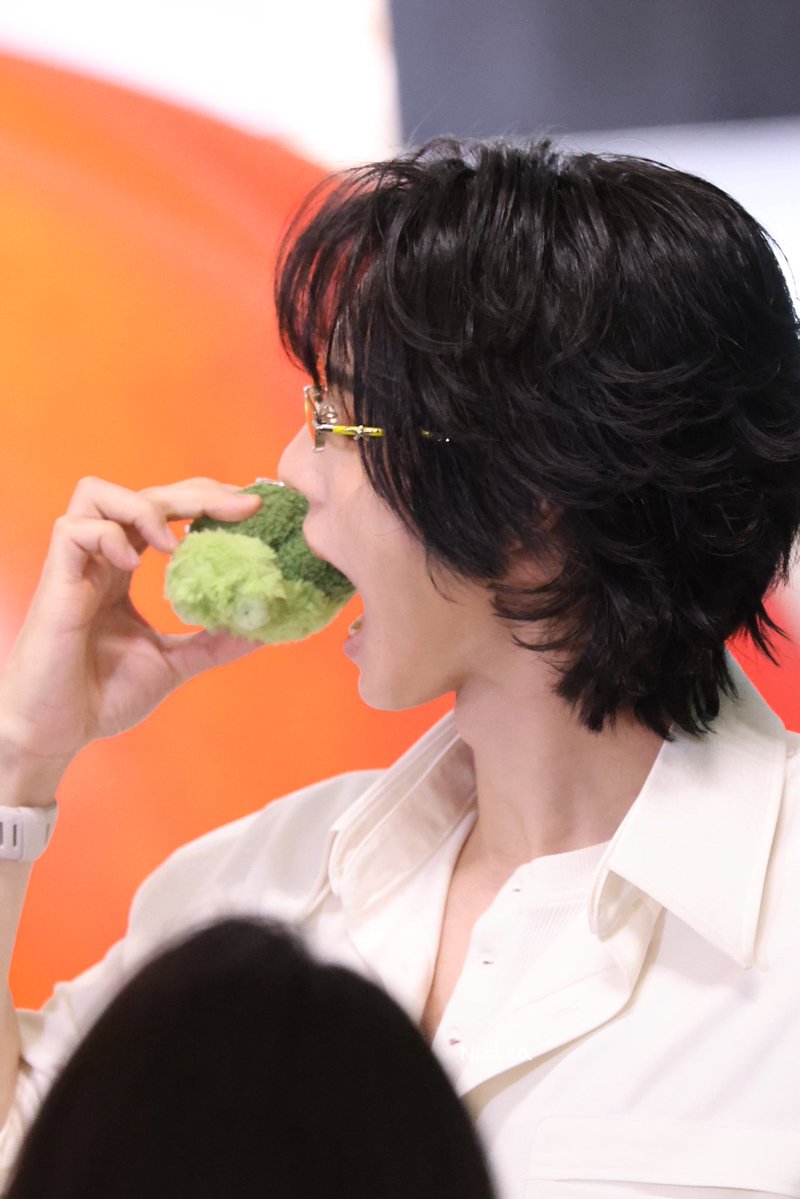 NIDZA7822's tweet photo. โดนกินซะละ เจ้าบอคเคอลี่ 

WIN VEGGIE POPUP ICONSIAM 

#WinxGentleMonsterICONSIAM 
#winmetawin @winmetawin https://t.co/MZhM2Uf1Fg