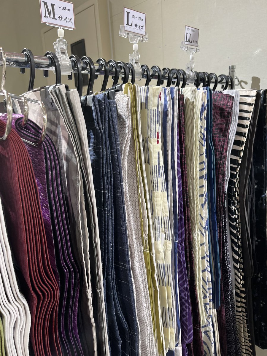wamonoyaden's tweet photo. メンズの浴衣をお探しの方‼️
現在は、ユカタハナでのみ販売中です。
サイズ、柄も色々。
簡単なワンタッチ帯もありますよ✨
和ものや傳と同じポールタウン、約徒歩3分です。
ぜひご覧ください😆
#和ものや傳 #ユカタハナ #ポールタウン https://t.co/OBNRPlwJ5i