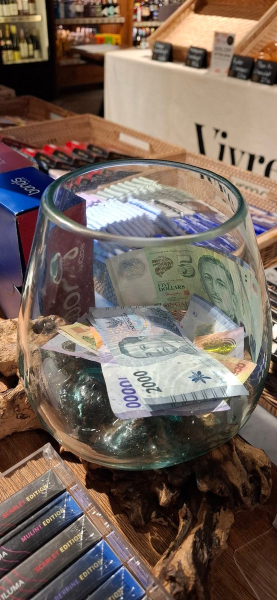aratosca's tweet photo. a tip jar in a gourmet in Bali https://t.co/a13znXYWts