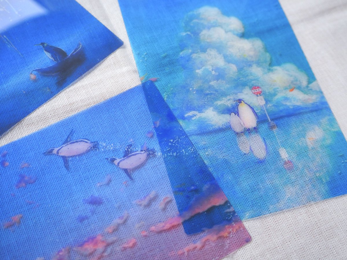 active_corp_co's tweet photo. ⋱ ☁️ 𝒩𝑒𝓌 𝒾𝓉𝑒𝓂 🐧 ⋰

絵画、壁画、ライブペインティングなどを用いて自然や野生動物への憧憬を表現する、画家・ながつかゆうかさんがイラストを手掛ける、夏のクリアカードが新登場ですꕤ

" 今日はどこいく？ "と銘打たれたこちらのシリーズ。
ペンギン達が幻想的な世界を旅するイラストが、クリアな素材と相まって思わず引き込まれてしまうような、本当に美しい仕上がりです˖✧.*

手元に大事にコレクションしていただくことはもちろん、貼って剥がせる宛名シールが付属しているので、大切な方へ贈ることもできます◎

うだるような暑さが続く季節がやってきますが、幻想的で美しい世界がきっと心を癒してくれるはずです☺️

✼••┈┈••✼••┈┈••✼••┈┈••✼••┈┈••✼

アクティブコーポレーションのオンラインショップでも販売していますꕤ
https://t.co/3PYbIqL9bx