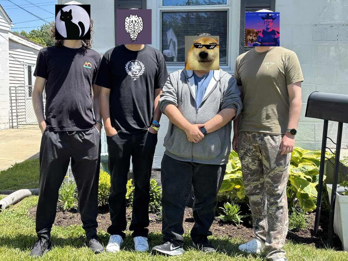 MajicPants's tweet photo. Love these guys. Almost forgot to get a group pic @JustinFilly @Kloudster_ @KnifeShibe https://t.co/onMvmphfB8