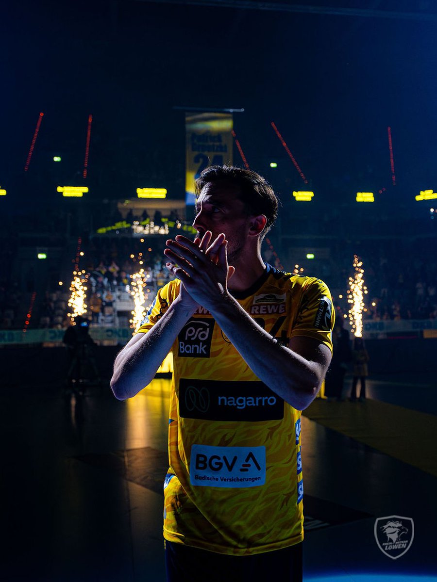 RNLoewen's tweet photo. Ein Abend für die Geschichtsbücher 💛🦁

#rnl #rnloewen #handball https://t.co/Jg45BI88tk