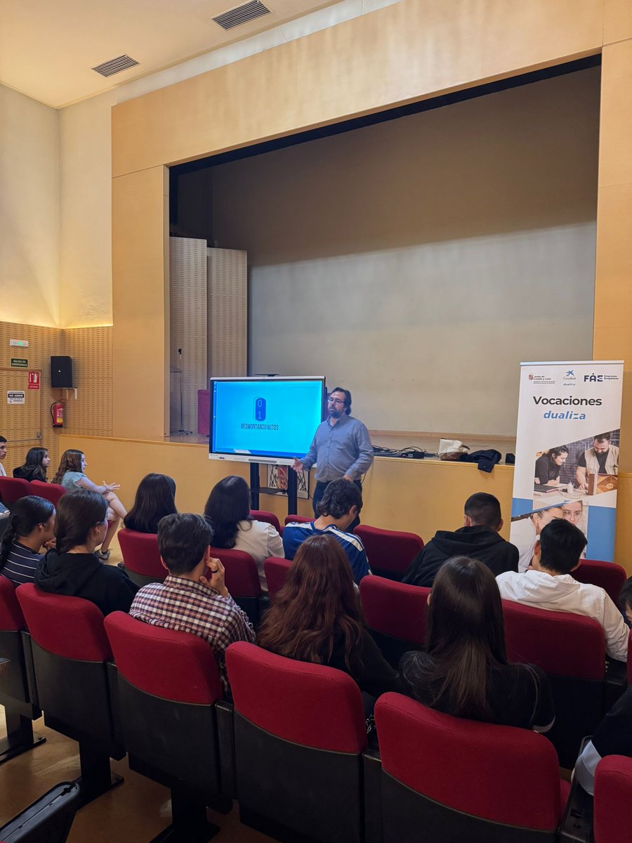 FAEBurgos's tweet photo. 📚 Cerramos una nueva edición de @CABK_Dualiza  acercando la #FP a los jóvenes de #Burgos con @caixabank 

✅ 22 jornadas
✅ 1.329 alumnos participantes

Ayer celebramos la última charla del curso, en el IES Cardenal López de Mendoza.

#FAEsiempreatulado  #EmpresaYEducación https://t.co/ooiCHnLLwf