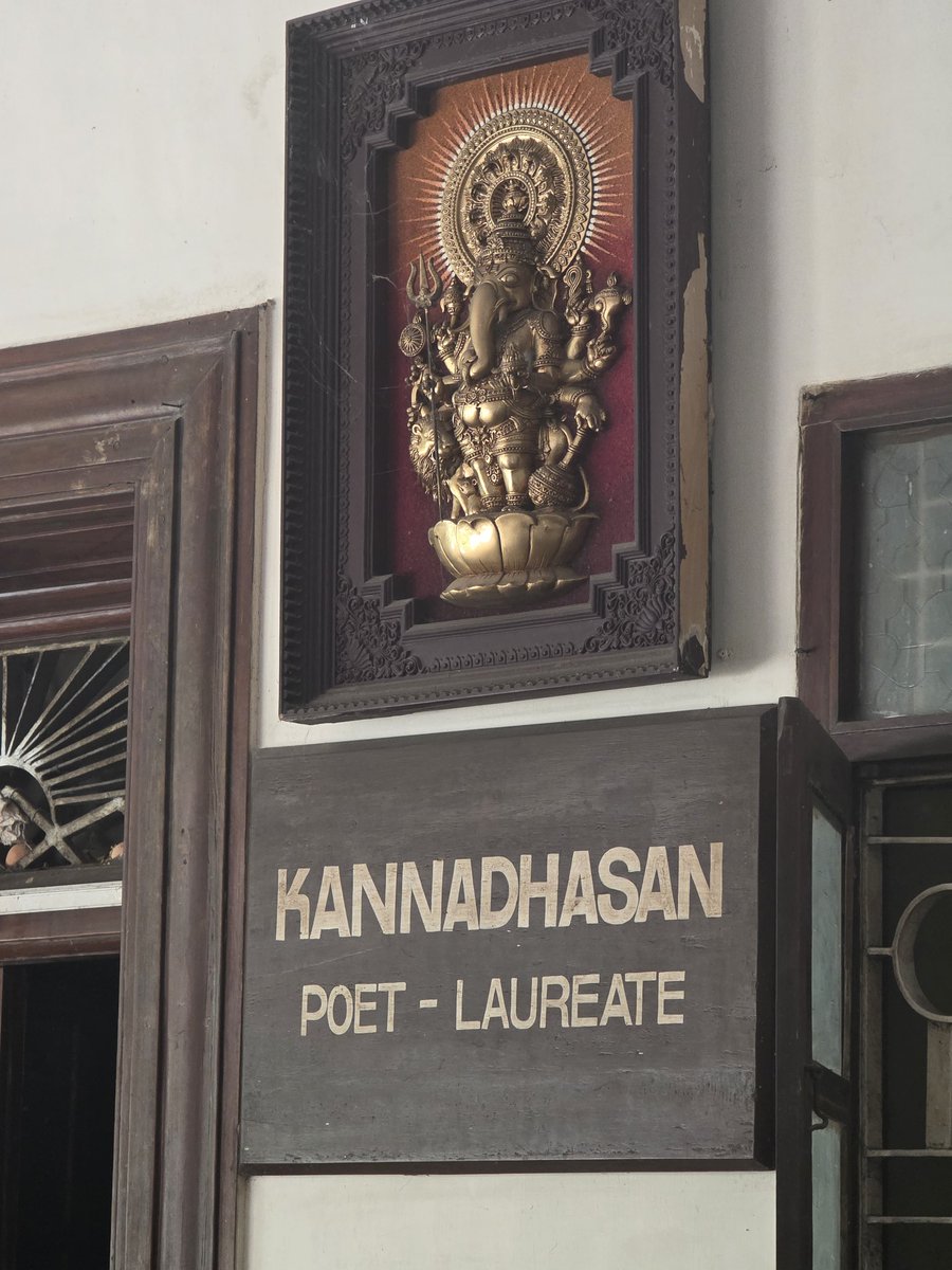 _SSudha's tweet photo. கவிஞர் வீட்டுக்கு வந்தேன். ஒரு சந்திப்புக்காக  ❤️ https://t.co/kh8AVfZHDk