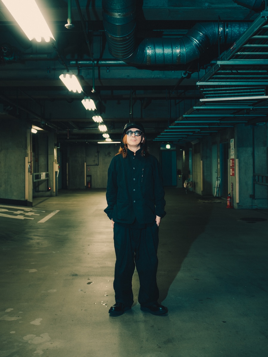 wwd_jp's tweet photo. 「ヴィジュアル系」を更新してきた清春　黒夢再始動の現在地と表現哲学
https://t.co/WBwOVugL3N
やっている音楽と服装が合っていないと感じていた時期もあったーー。
「クロムハーツ」から古着、「ラフ・シモンズ」「カルペディエム」、そして現在の黒への回帰まで。
清春が語る、音楽とファッションを地続きで捉える感覚。