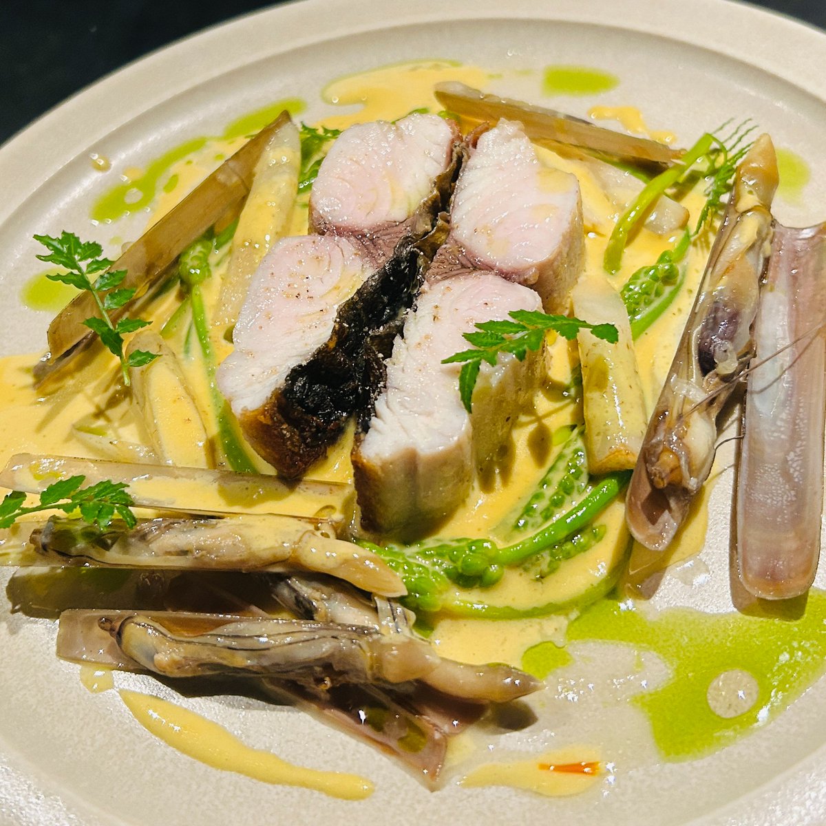 CDAoyama's tweet photo. 最近のお魚料理ですが....。

小田原よりとても質の良い鰆が届きましたので、ポワレに。
サフランを効かせたマテ貝のソース

#winebar #ワインバー #cellardooraoyama #セラードア青山 #フレンチ https://t.co/fQif1US9ie