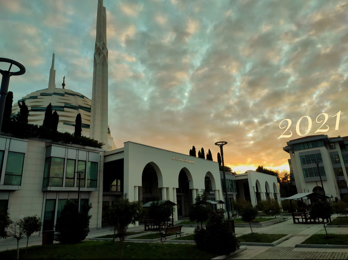 phtogilm34's tweet photo. Birgün akşam olur biz de gideriz.
Kalır dudaklarda şarkımız bizim...

MÜİF'te son lisans dersimiz...

#müif63 https://t.co/7Cc7XeuOLV